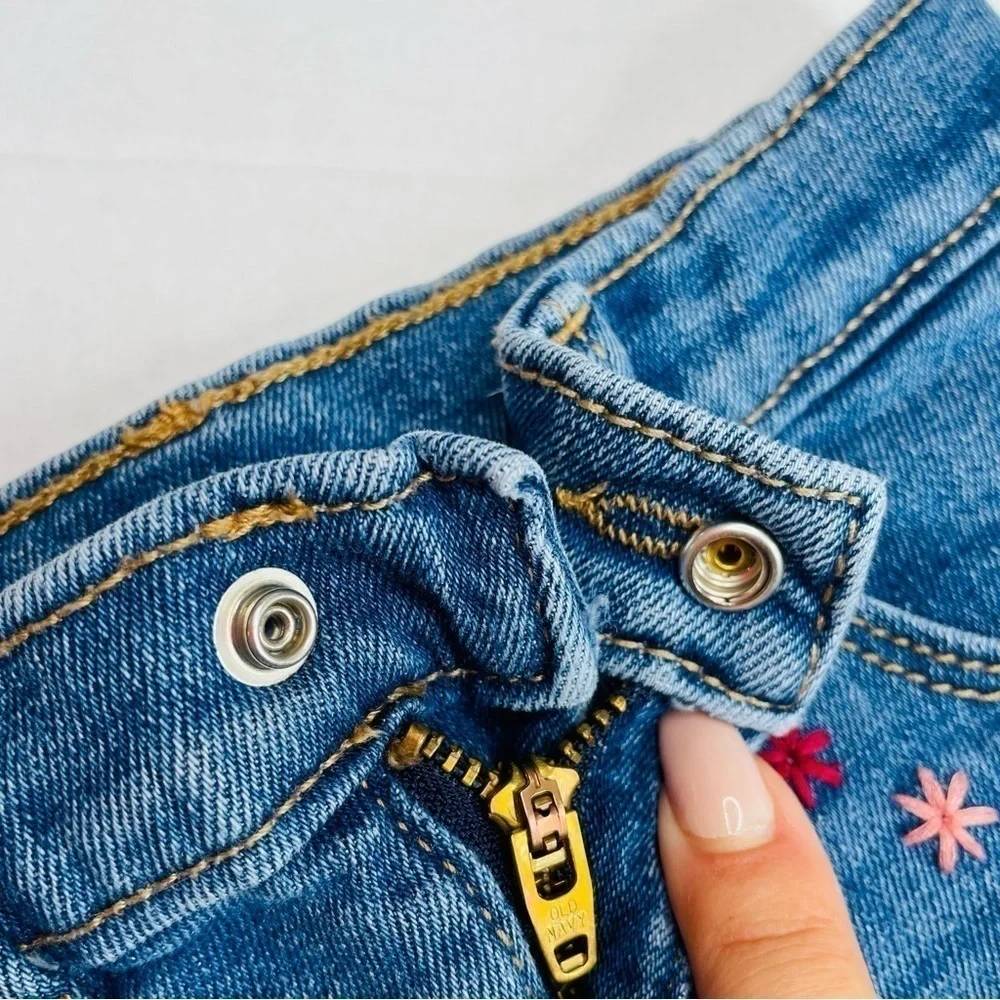 𝅺old Navy Cutoff Jean Shorts with Flower Embroidery